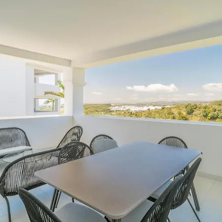 Stunning In With 2 Bedrooms, Wifi And Outdoor Swimming Pool