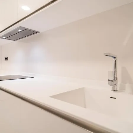 Stunning In With 2 Bedrooms, Wifi And Outdoor Swimming Pool *