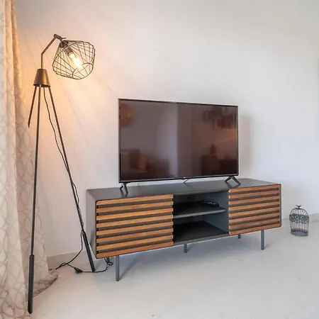 Stunning In With 2 Bedrooms, Wifi And Outdoor Swimming Pool אסטפונה