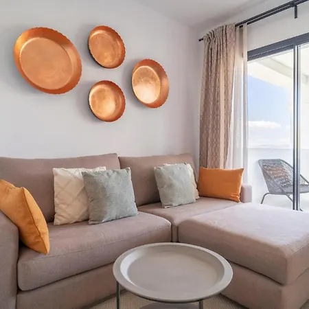 Stunning In With 2 Bedrooms, Wifi And Outdoor Swimming Pool דירה
