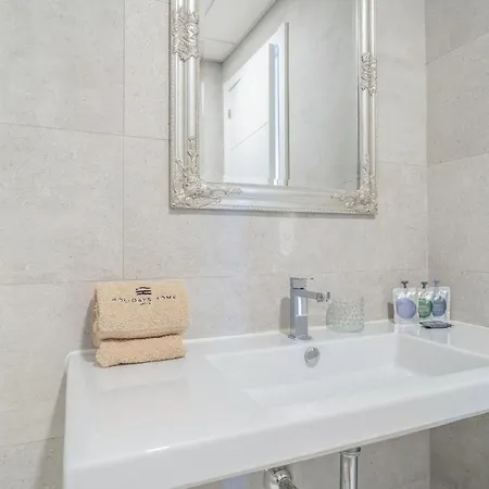 דירה Stunning In With 2 Bedrooms, Wifi And Outdoor Swimming Pool