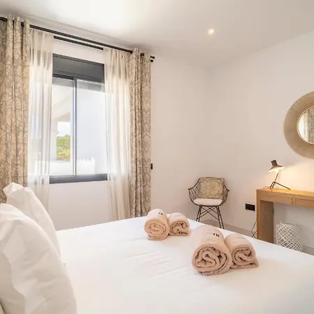 דירה Stunning In With 2 Bedrooms, Wifi And Outdoor Swimming Pool